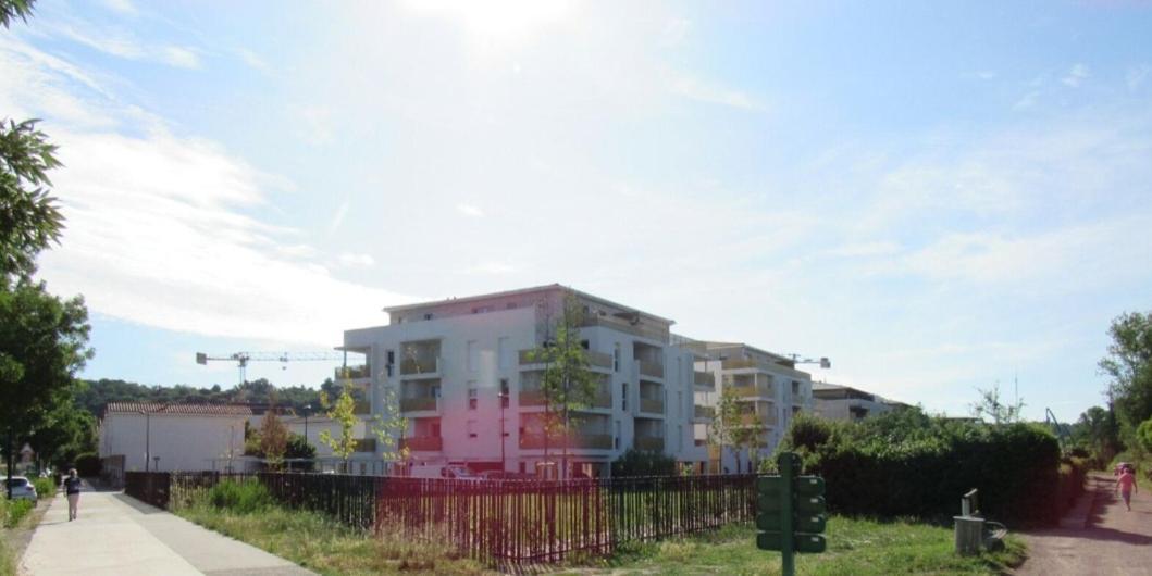 Appartement A Floirac Avec 2 Chambres, Un Parking Prive, Une Terrasse, A 5 Minutes En Voiture De L'Arkea Arena De Bordeaux Exterior foto