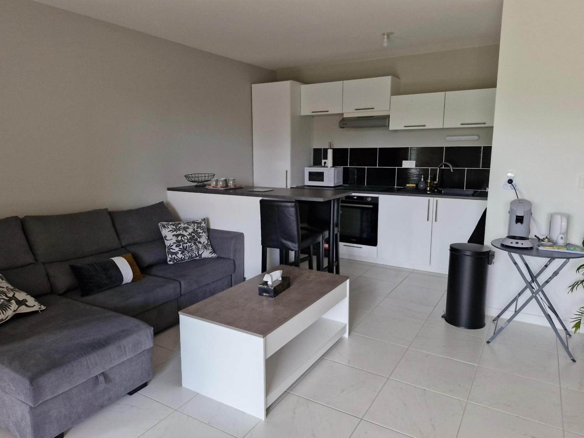 Appartement A Floirac Avec 2 Chambres, Un Parking Prive, Une Terrasse, A 5 Minutes En Voiture De L'Arkea Arena De Bordeaux Exterior foto